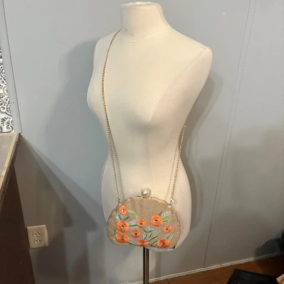 NWT Haute Hippie Clamshell Jute w/ Orange Embroidered Flowers Rhinestones Purse - Picture 2 of 9